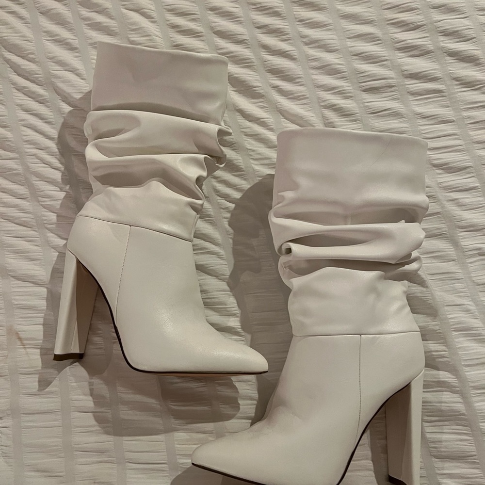 Just Fab Sydney Rae White Booties